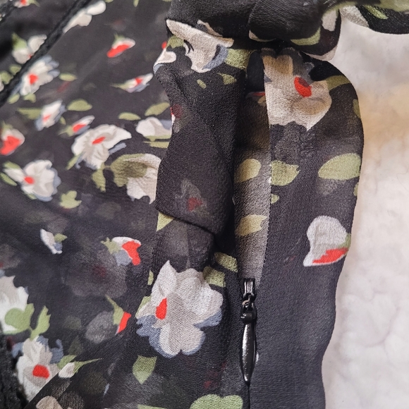 Romy | Sheer Floral Blouse - Picture 7 of 13